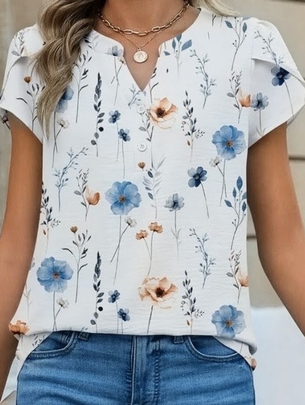 New With TAGS Wiholl Floral V-Neck Short Sleeve Top in White, Blue Medium